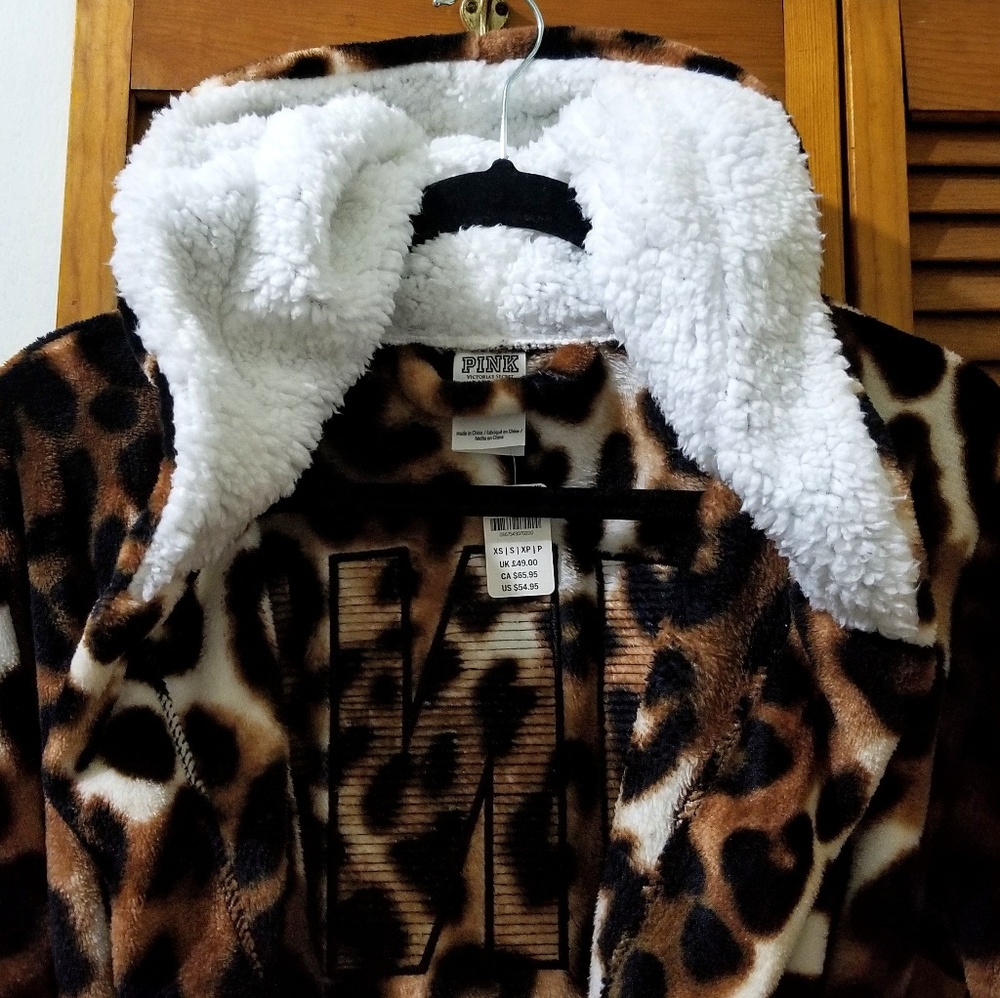 ❌SOLD❌PINK VS Sherpa Lined Robe XS/Small - Picture 5 of 7